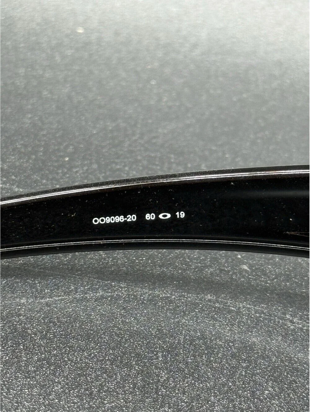 Oakley Fuel Cell Livestrong Polished Black w/Yellow/Black Iridium OO9096-20